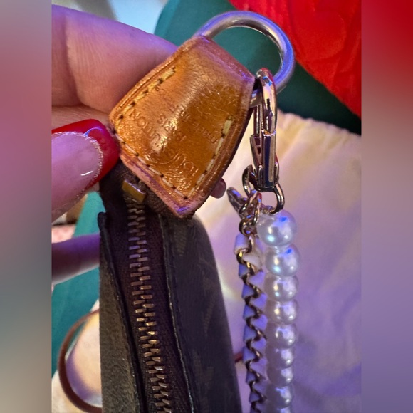 Louis Vuitton Pouchette w/COA and dust bag - Picture 7 of 14